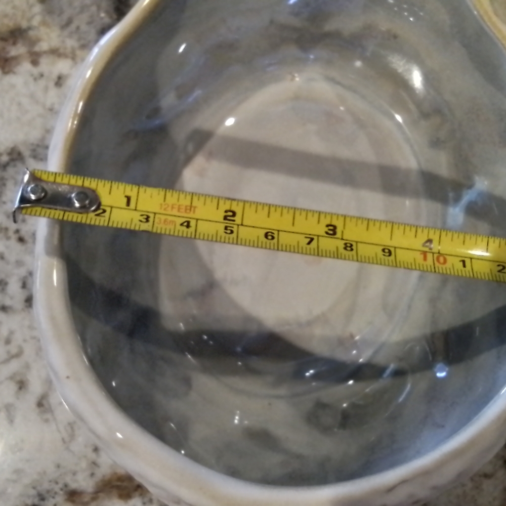 4 OYSTER SHAPED POTTER BARN SALAD BOWLS - Picture 9 of 10